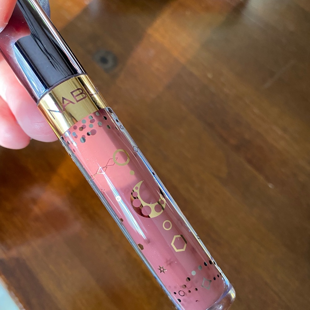 Nabla Dreamy Creamy Lipstick